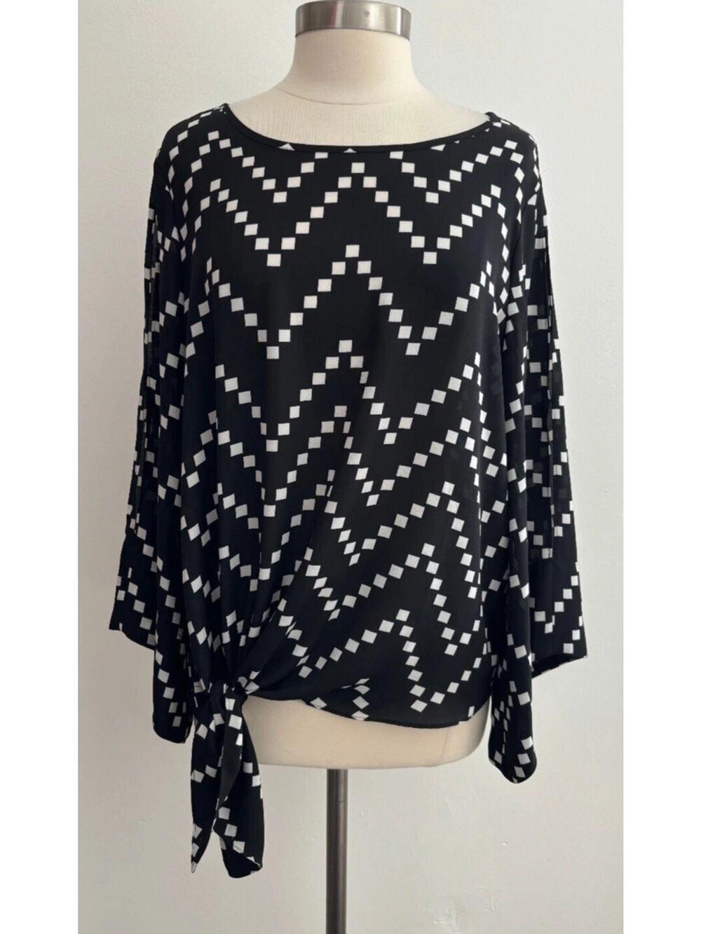 Chico's Black White Geometric Abstract Print Dolman Cold Shoulder Size 2 Large